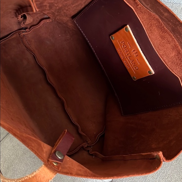 Portland Leather Classic Leather Large Tote Bag Cognac with Tandles - Picture 9 of 13